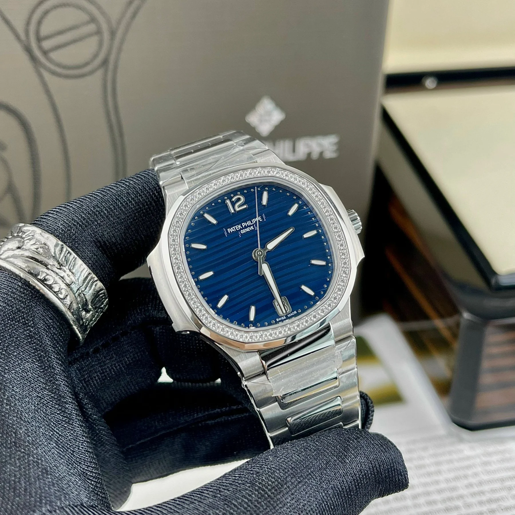 Patek Philippe Nautilus 7118/1A-001