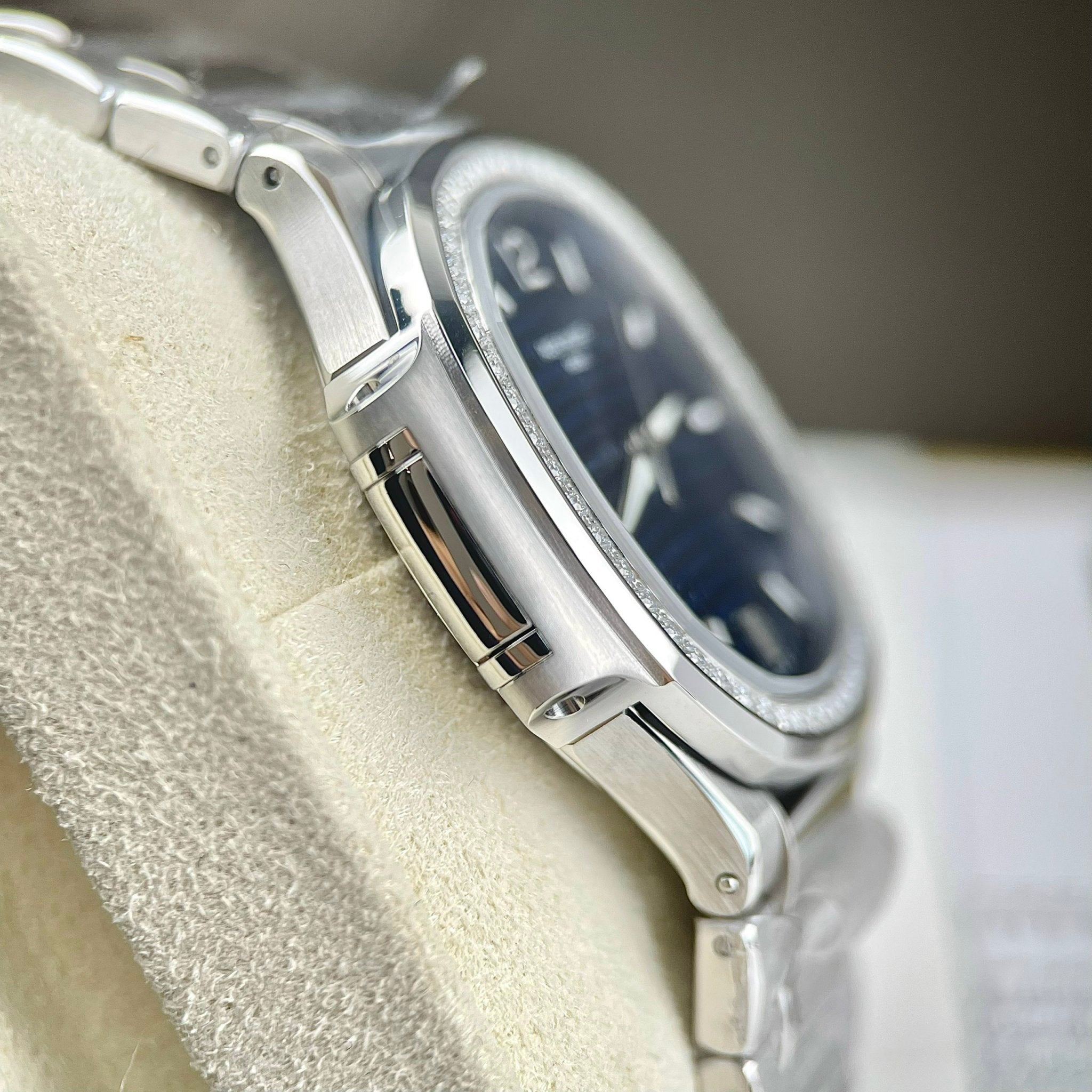 Patek Philippe Nautilus 7118/1A-001